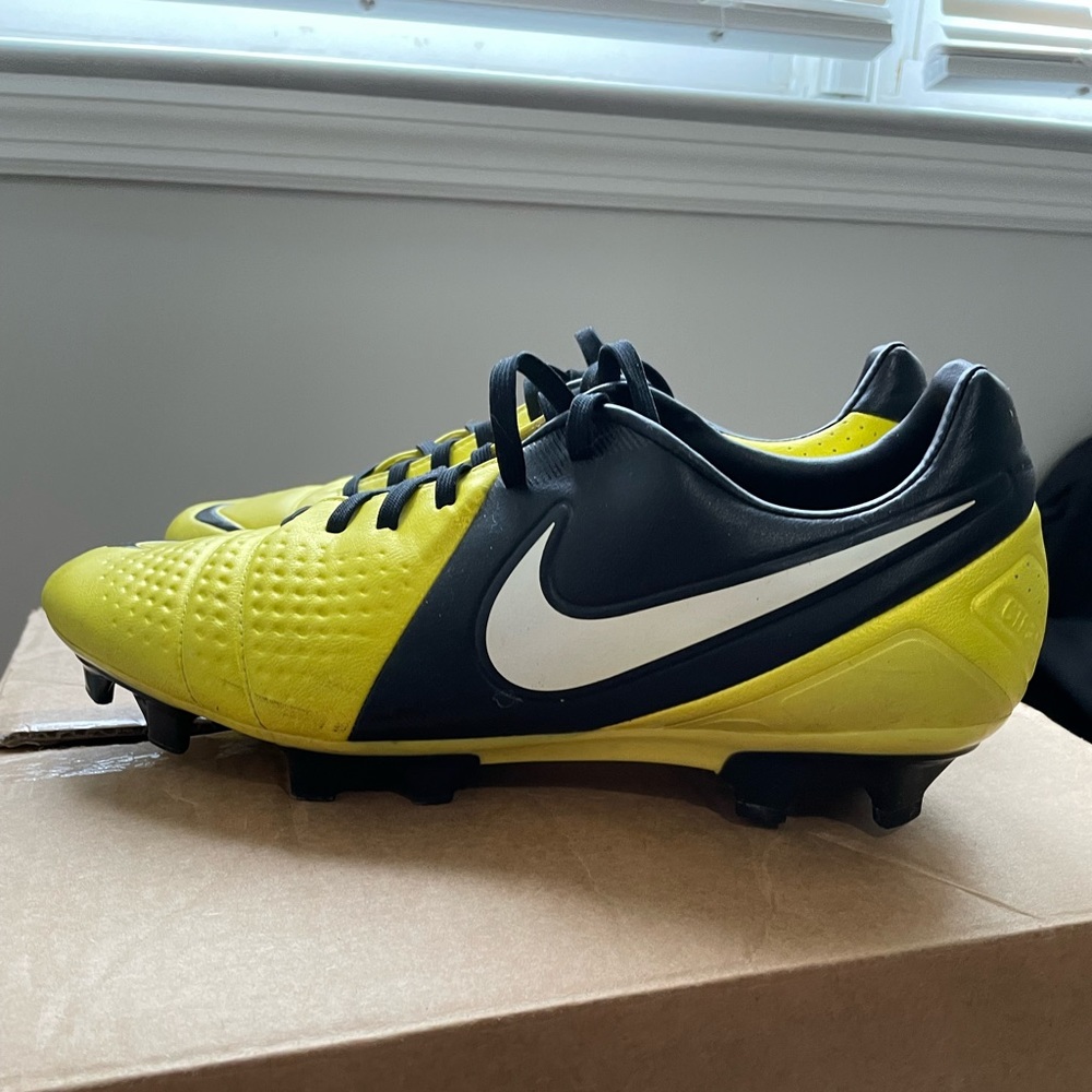Nike ctr360 kangalite soccer cleats
